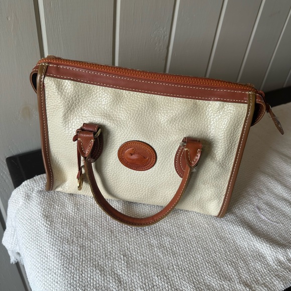 Vintage Dooney & Bourke Cream and Tan Purse - Picture 4 of 10